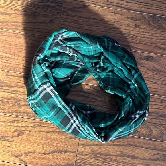Green plaid infinity scarf - Picture 1 of 6